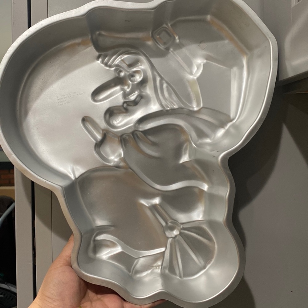 Wilton witch cake pan